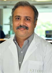 Dr. Dheeraj Kapoor